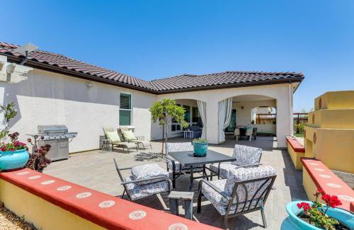 Acampo Casa | 8 Mi to Lodi Lake Luxe Home with On-Site Vineyard
