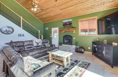 Pine Casa | 8 Mi to Staunton State Park Mtn-View Hideaway!