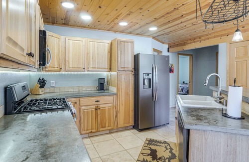 Pine Cabina | 8 Mi to Staunton State Park: Mtn-View Hideaway!