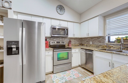 Palm City Casa | 8 Mi to Stuart Beach: Home w/ Pool Access!