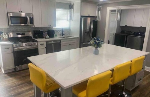 Read Boulevard East Casa | 8 miles from French Quarter.