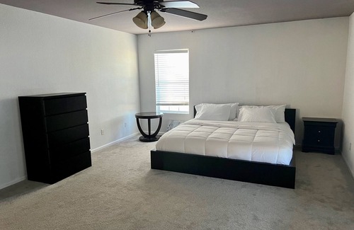 Green Valley Ranch Casa | 8 min from Airport large house