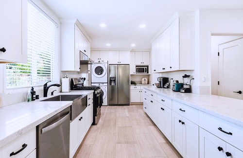 Fullerton Casa | 8 mins to Disney: Parking + Laundry + Playful Backyard