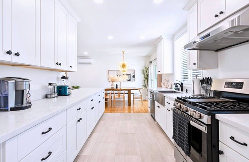 Fullerton Casa | 8 mins to Disney: Parking + Laundry + Playful Backyard