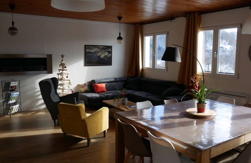 Chastreix Apartamento | 8-person gîte in Chastreix, close to ski resorts and nature.
