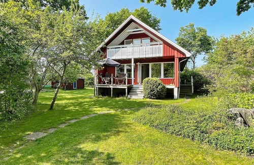 Branno Casa | 8 person holiday home in BRäNNö