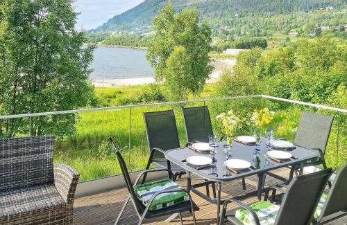 Stadlandet Casa | 8 person holiday home in Åram