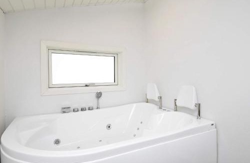 Hals Casa | 8 person holiday home in Hals