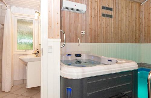 Jegum Casa | 8 person holiday home in Oksb l