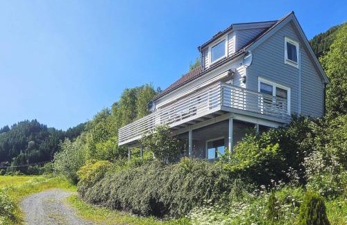 Hyllestad Casa | 8 person holiday home in Sørbøvåg