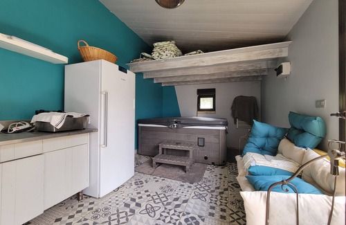 Apt Casa | 8-person house with pool and jacuzzi, 5 minutes from apt.