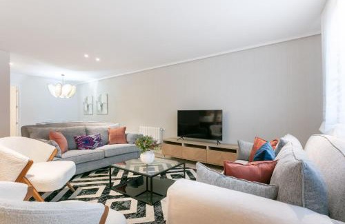 Justicia Apartamento | 8-Person Luxury in the Heart of Madrid Prime Location Fuencarral I