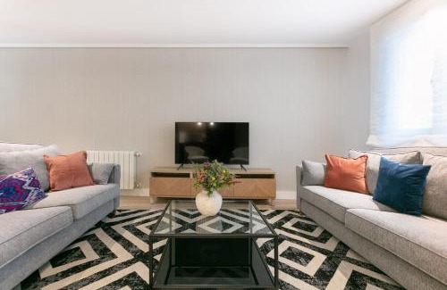 Justicia Apartamento | 8-Person Luxury in the Heart of Madrid Prime Location Fuencarral I