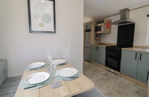 Llwyngwril Cabaña | 8 PUFFIN WAY, family friendly, country holiday cottage in Llwyngwril