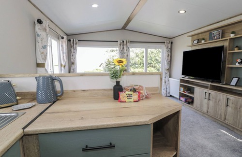 Llwyngwril Cabaña | 8 PUFFIN WAY, family friendly, country holiday cottage in Llwyngwril