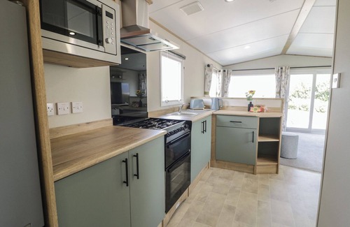 Llwyngwril Cabaña | 8 PUFFIN WAY, family friendly, country holiday cottage in Llwyngwril