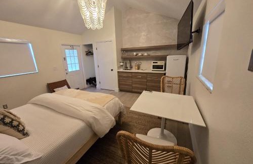 Fort Pierce Shores Hotel | #8 Queen Size Bedroom Near the Beach Pet Friendly