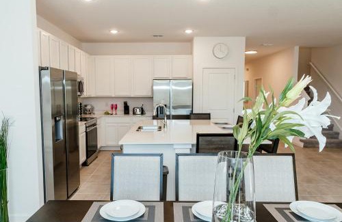 Kissimmee Casa | 8-Room 6 Bath Family House with Pool - Next to Disney World & Universal Studios