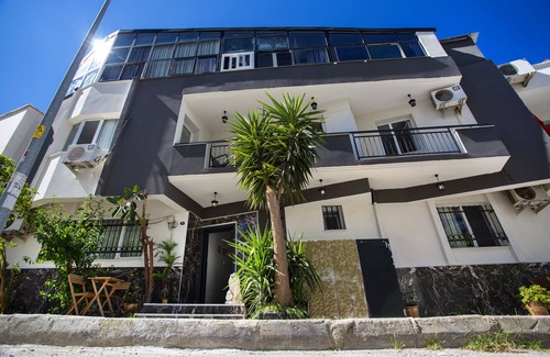 Balcova Apartamento | 8 Rooms House