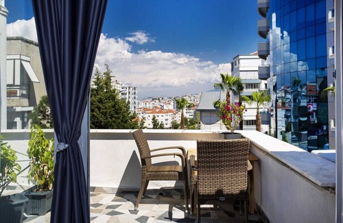 Balcova Apartamento | 8 Rooms House