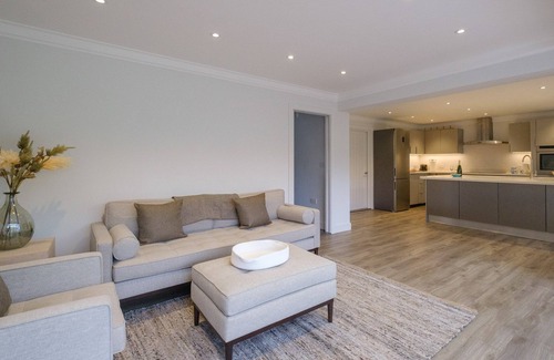 Thorpeness Cabaña | 8 Sanctuary - sleeps 12 guests in 6 bedrooms