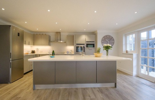 Thorpeness Cabaña | 8 Sanctuary - sleeps 12 guests in 6 bedrooms