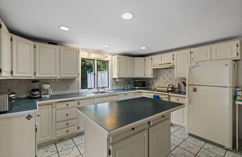 East Sandwich Casa | 8 Sandy Neck- Family Getaway Near Sandy Neck Beach, pet-friendly!