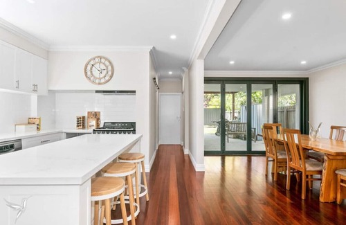 South Fremantle Casa | 8 Sheedy · South Freo Great Location Renovated Home