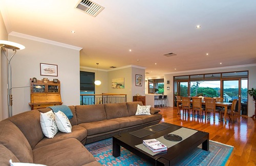 Swanbourne Casa | 8 Simply Stunning Swanbourne Family Home