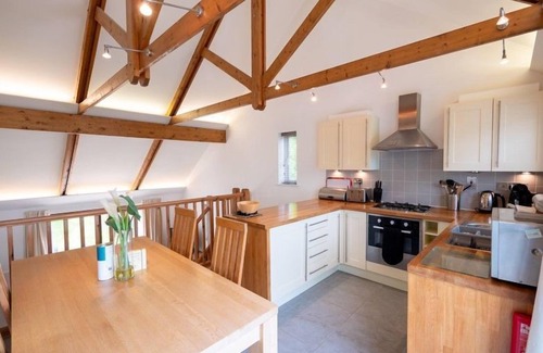 Carnon Downs Cabaña | 8 Villa Gallery - a cottage that sleeps 4 guests in 2 bedrooms