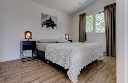 Municipality of Veldhoven Chalet De Esquí | 80 m² Chalet ∙ 3 bedrooms ∙ 6 guests