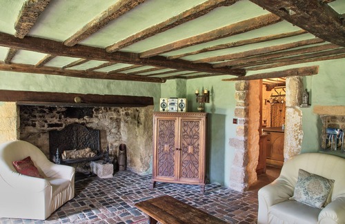 Caldicot Casa | 800 Year Old Manor House, Holiday Home, Stay in Luxury.