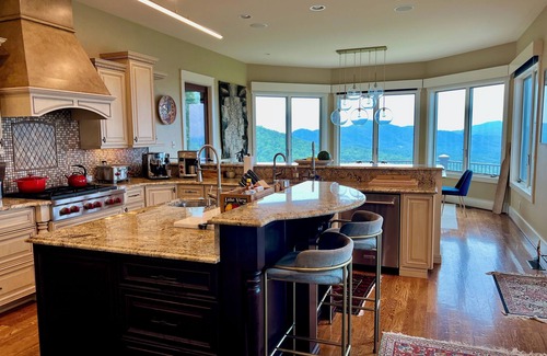 Old Fort Casa | 8000sf Luxurious Estate with Majestic Mountain Views Black Mountain / Asheville