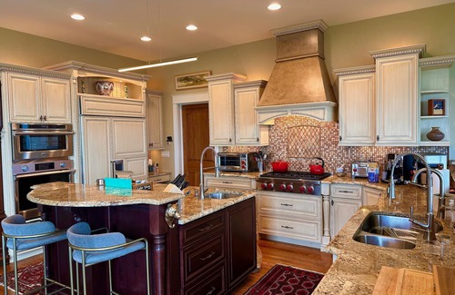 Old Fort Casa | 8000sf Luxurious Estate with Majestic Mountain Views Black Mountain / Asheville