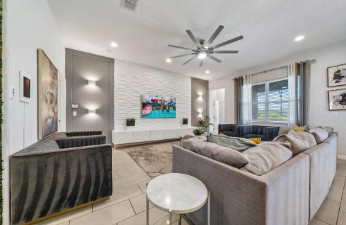 Loughman Casa | 8005 Oak Shadow Ct