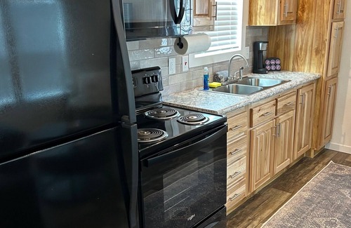 Honey Grove Cabina | 802 Charming cabin in Honey Grove with AC and WiFi