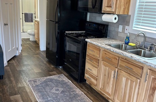 Honey Grove Cabina | 803 Charming cabin with WiFi and AC in serene Honey Grove