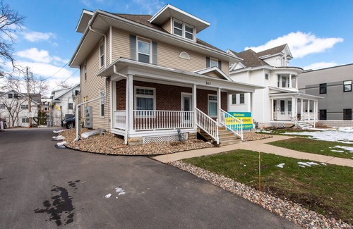 Kutzky Park Apartamento | RitaBNB-3 blocks to Mayo-SALE Cute Studio on Main Floor 8032