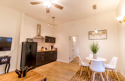 Kutzky Park Apartamento | Encantador apartamento de 1 dormitorio + 1 baño, a pasos de la Clínica Mayo