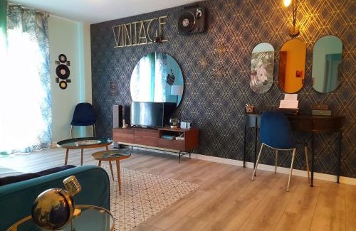Alhaurín de la Torre Apartamento | 80s Loft ViNTAGE 15' Málaga Airport Free Guest Parking