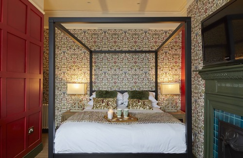 Cheltenham Hotel | 81 Promenade Studios