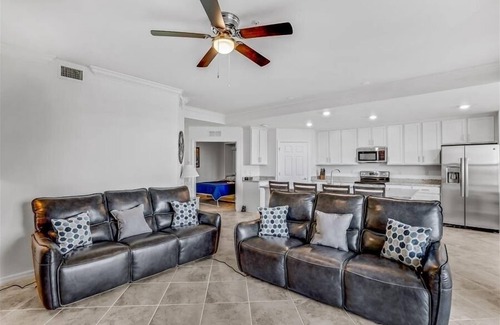 Biggar Condominio | 814 Babcock National Condo