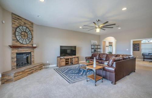 Alamogordo Casa | 817 Shiprock Spacious 5BD 3BATH near Golf Course