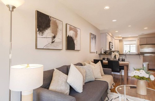 Whittier Heights Casa | 8417 Yina · 3b2.5b House in Ballard/10 mins to Green Lake