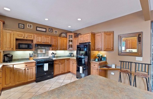 Clymer Casa | 8438 Canterbury · Luxury Mountain Top Living For The Whole Family