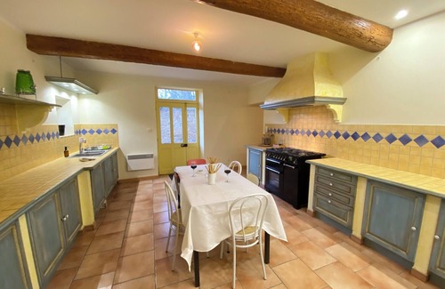 Althen-des-Paluds Casa | 84B3 - Freesia, suite in 18th century Provencal farmhouse