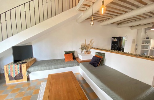 Althen-des-Paluds Apartamento | 84B6 - Loft in charming 18th century farmhouse