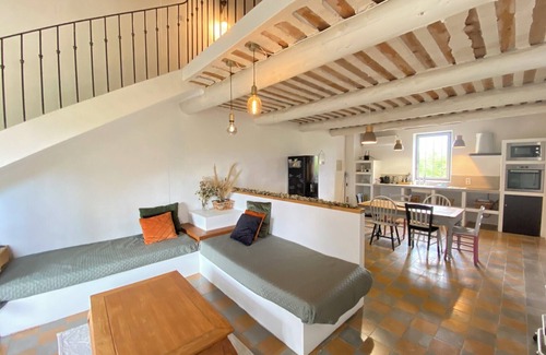 Althen-des-Paluds Apartamento | 84B6 - Loft in charming 18th century farmhouse