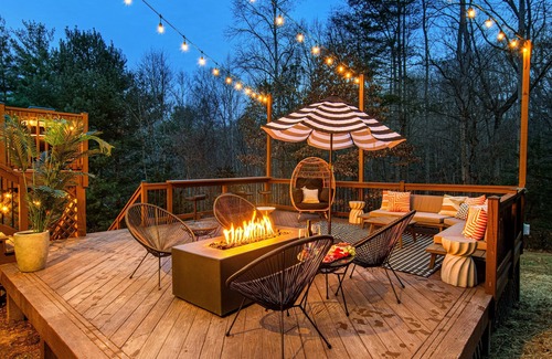 Hendersonville Casa | 85" TV, Arcade, Firepit, 350MB WiFi