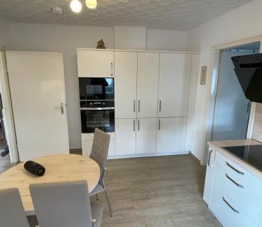 Riegelsberg Apartamento | 85qm mit Garten und eigener Garage für 6 Personen, Moderne trifft Tradition - Apartment "Rosie"